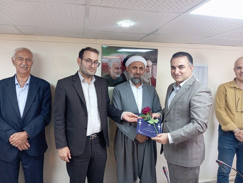 حضور امام جمعه و فرماندار شهرستان در شبکه بهداشت و درمان اشنویه به مناسبت گرامیداشت روز پزشک